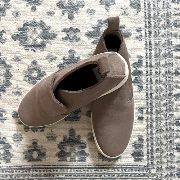 Dolce Vita Sneakers - Picture 1 of 6